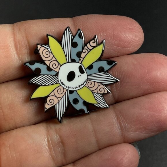 Jack Skeleton Lapel Pin Nightmare Christmas Flower Badge Brooch Gift Accessories - Picture 5 of 9